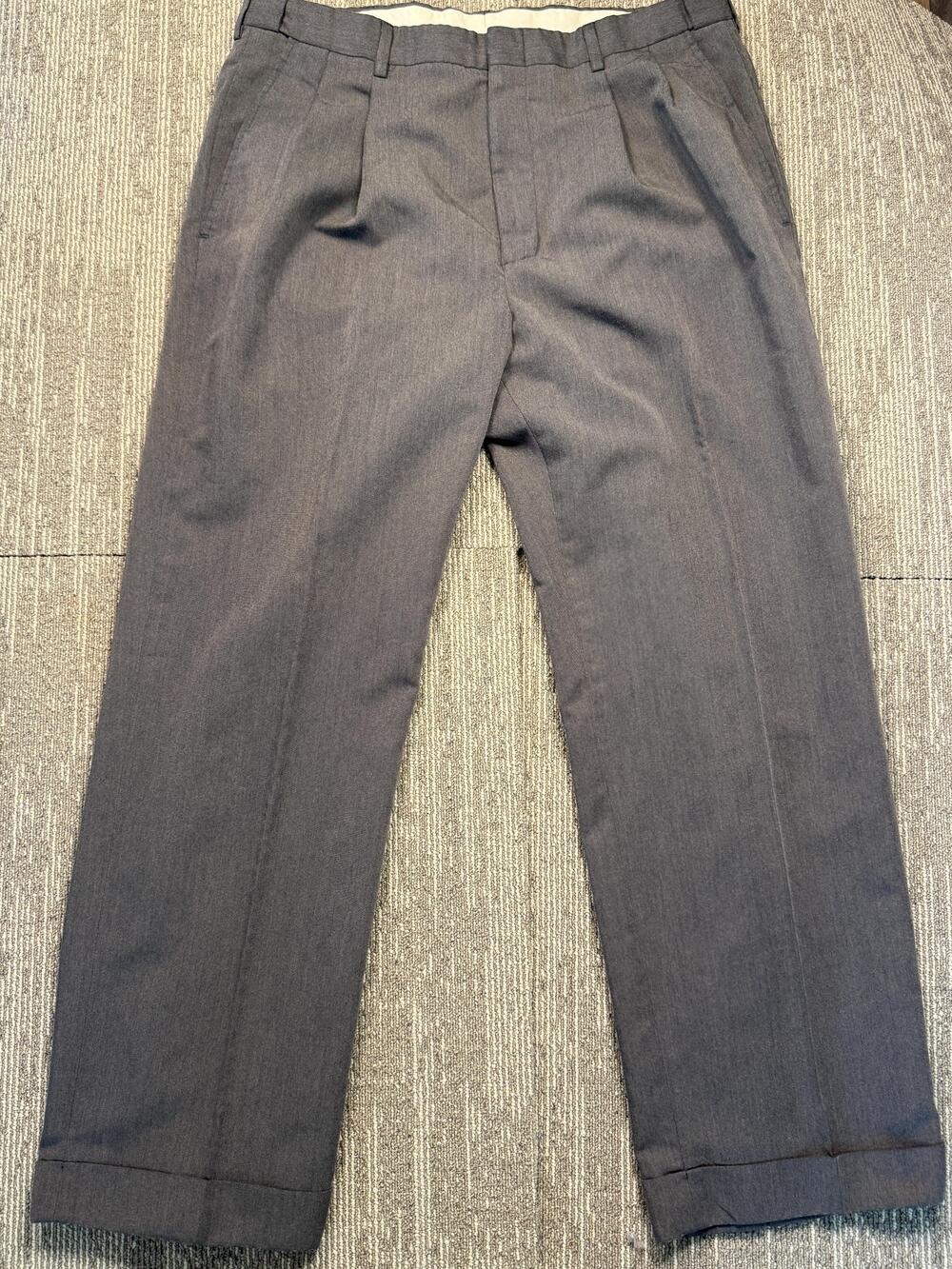 Haggar Dress Pants Mens 34x29 Gray Classic Fit Pleated Cuffed Straight Leg
